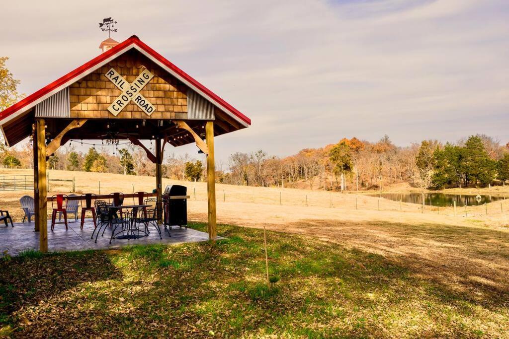 Bourbon Trail: Caboose On The Farm * Lawrenceburg